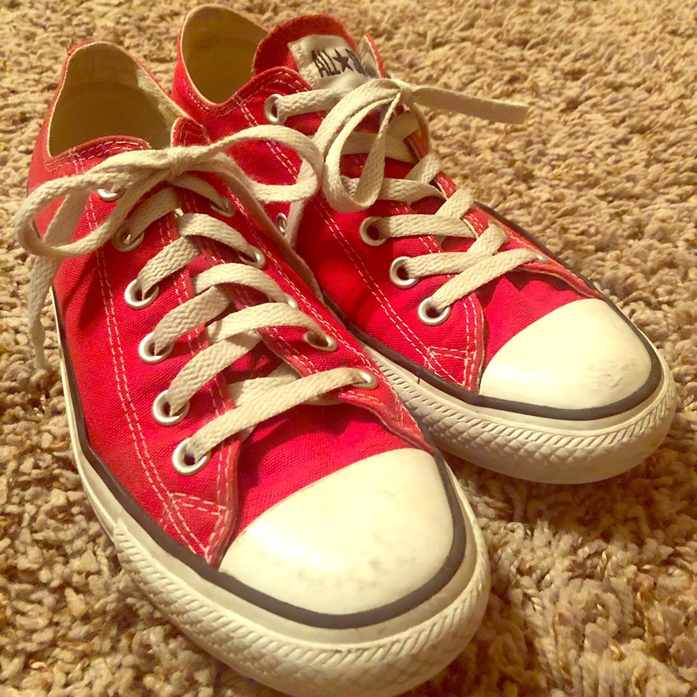 Red low top converse